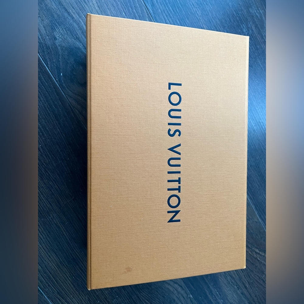 Authentic LV box+ribbon